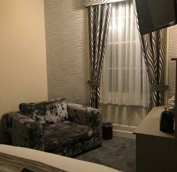 غرفة قياسية, Lauriston & Lawton Court