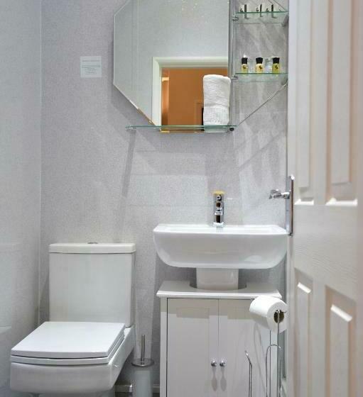 غرفة قياسية, Lauriston & Lawton Court