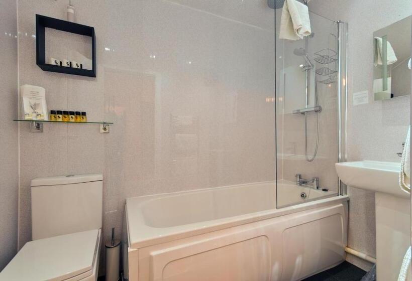 جناح عائلي, Lauriston & Lawton Court