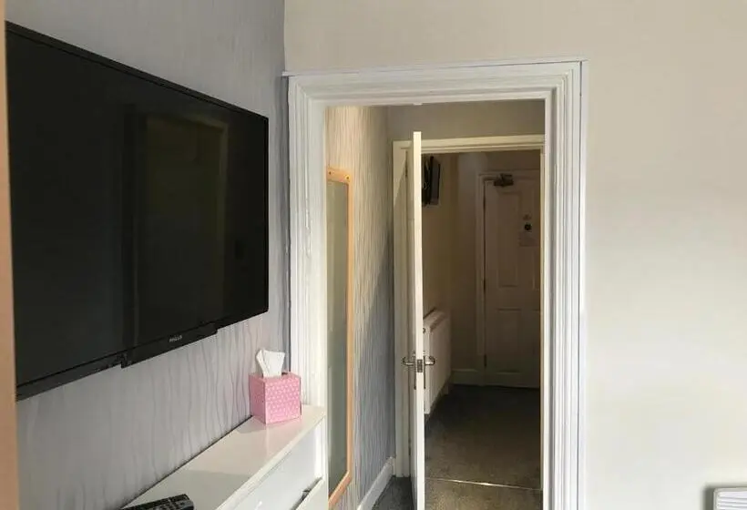 سوئیت جونیور خانوادگی, Lauriston & Lawton Court