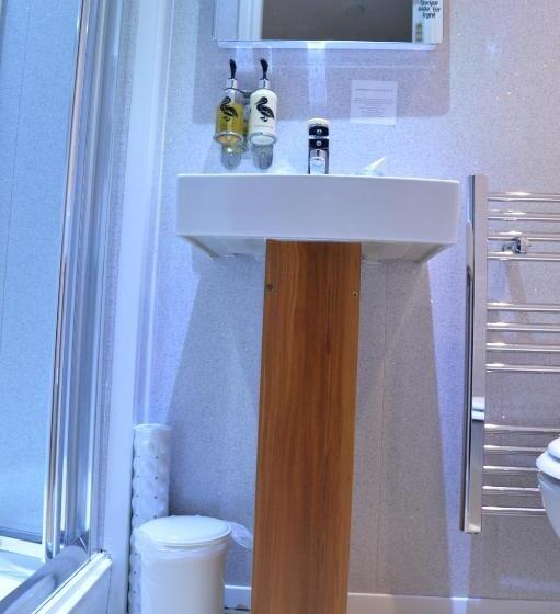 غرفة أساسية, Lauriston & Lawton Court