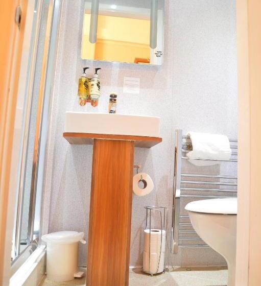 غرفة أساسية, Lauriston & Lawton Court