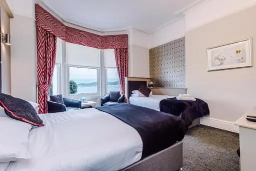 اتاق لوکس با چشم‌انداز دریا, Lauriston & Lawton Court