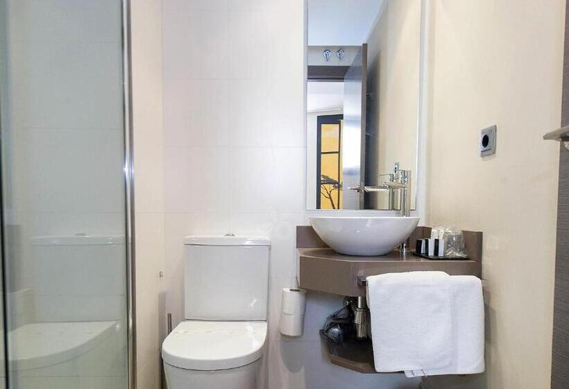 חדר בסיסי, Le Petit Boutique