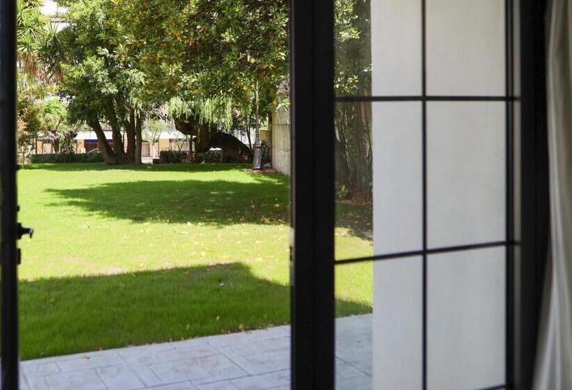 带花园景观的标准工作室, Le Petit Boutique