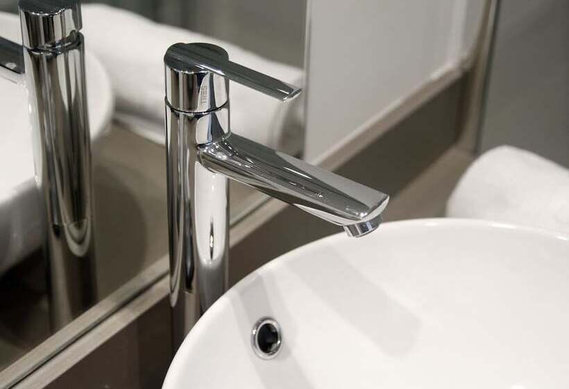 חדר בסיסי, Le Petit Boutique