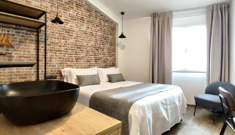 标准间, Le Petit Boutique