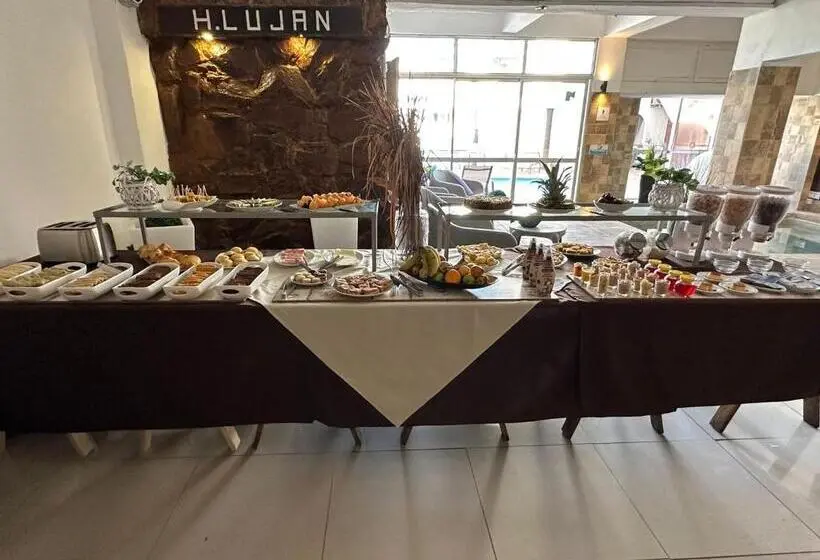 エコノミートリプルルーム, Lujan