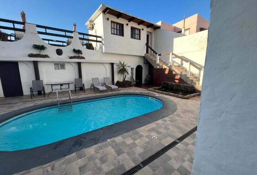 Economy Triple Room, Lujan