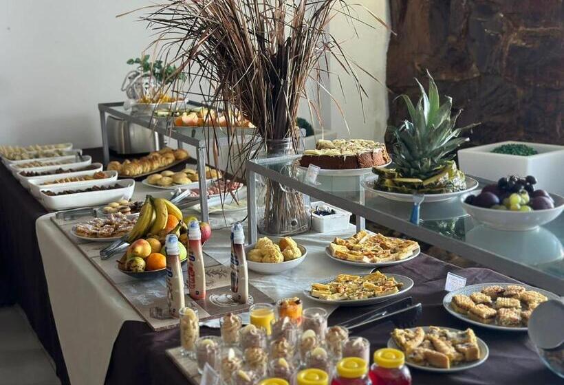 غرفة قياسية ثلاثية, Lujan