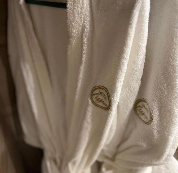 غرفة قياسية, Lujan