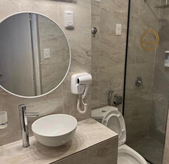 غرفة قياسية رباعية, Lujan