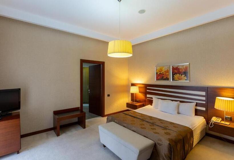 سوییت جونیور, Qafqaz Resort