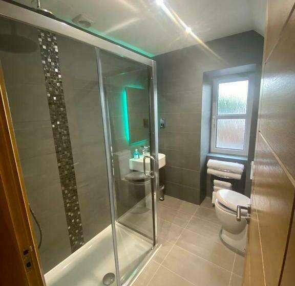 デラックスファミリールーム, Ravelston House