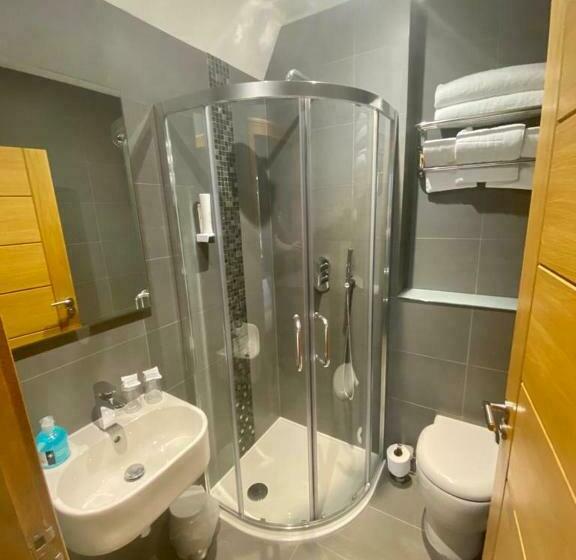 スタンダードルーム, Ravelston House