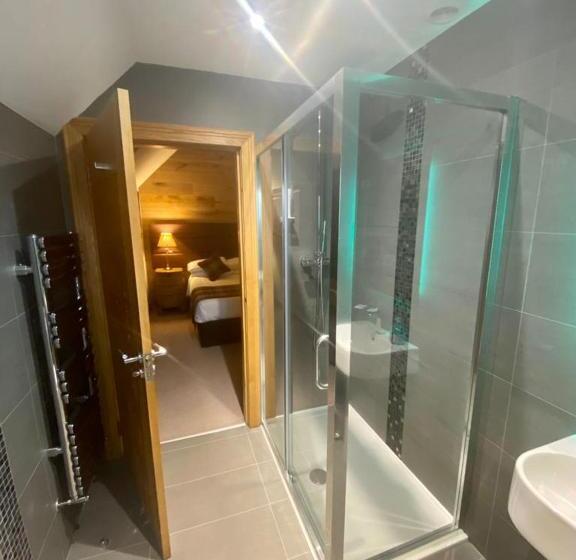 デラックスファミリールーム, Ravelston House