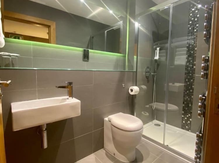 デラックスルーム, Ravelston House