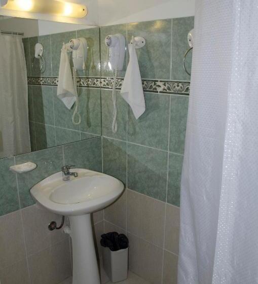 이코노미 룸, Rex Piriapolis