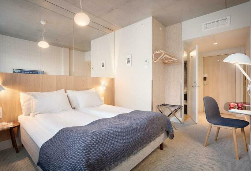 חדר סטנדרט, Zander K