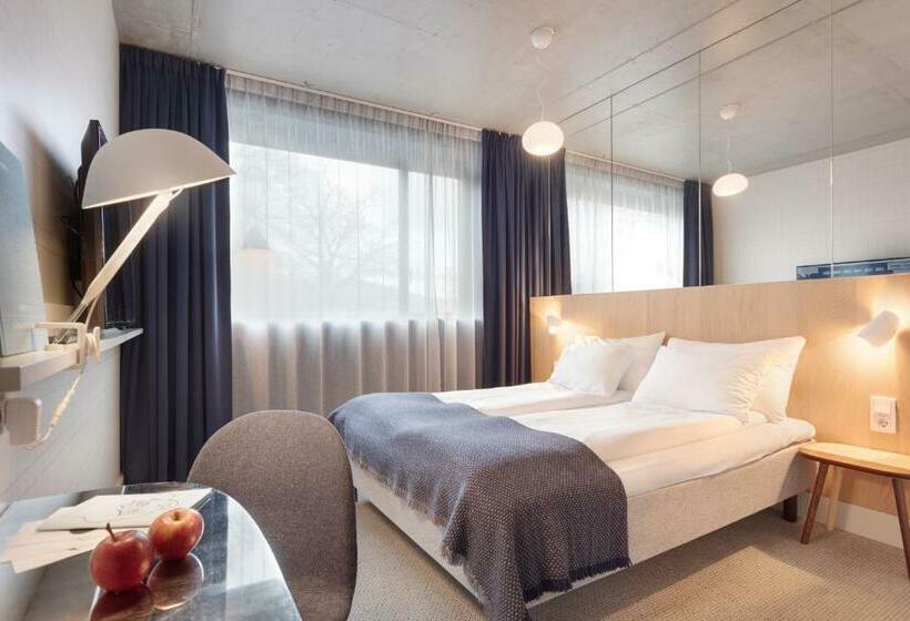 חדר סטנדרט, Zander K