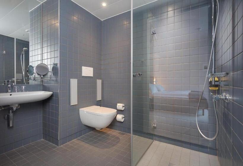 סוויטת ג'וניור, Zander K