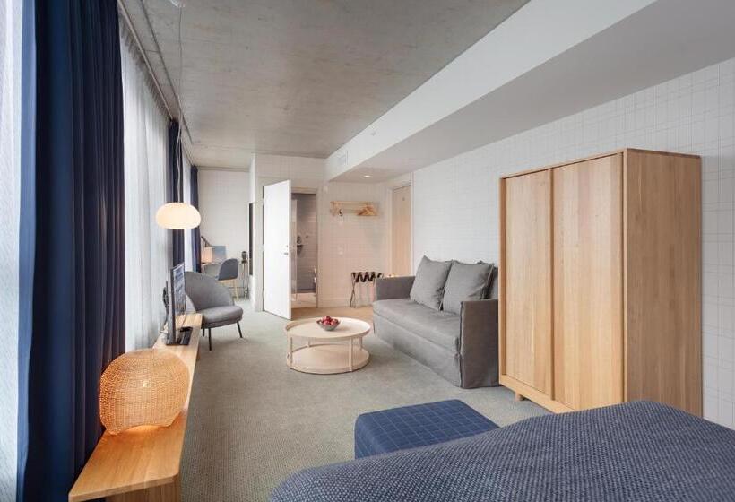 סוויטת ג'וניור, Zander K