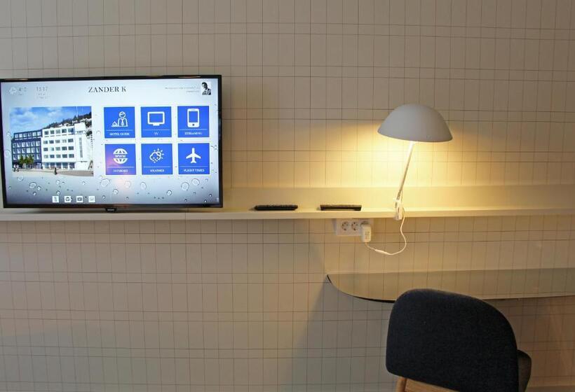 חדר סופריור, Zander K