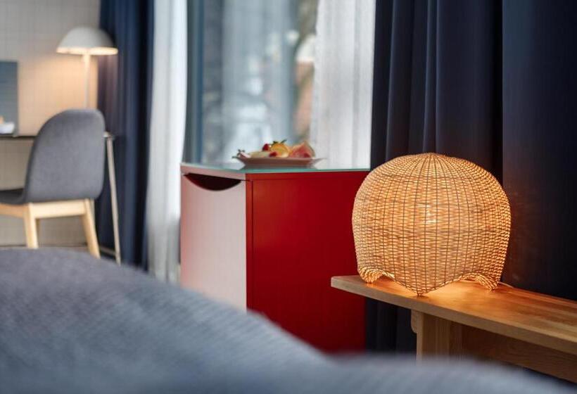 חדר סופריור, Zander K