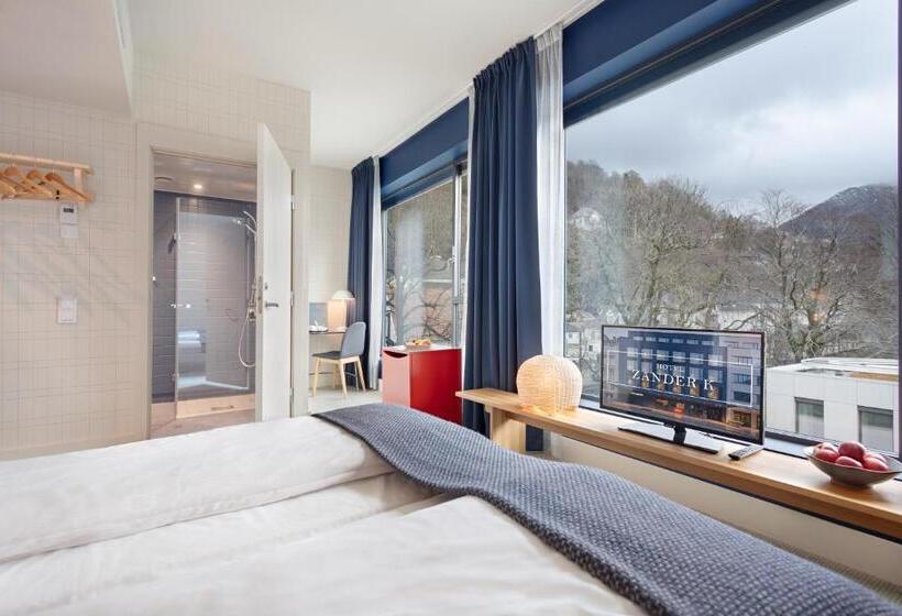 חדר סופריור, Zander K