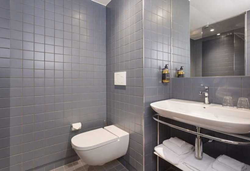 חדר סטנדרט, Zander K