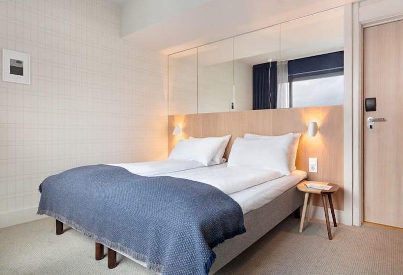 חדר סופריור, Zander K