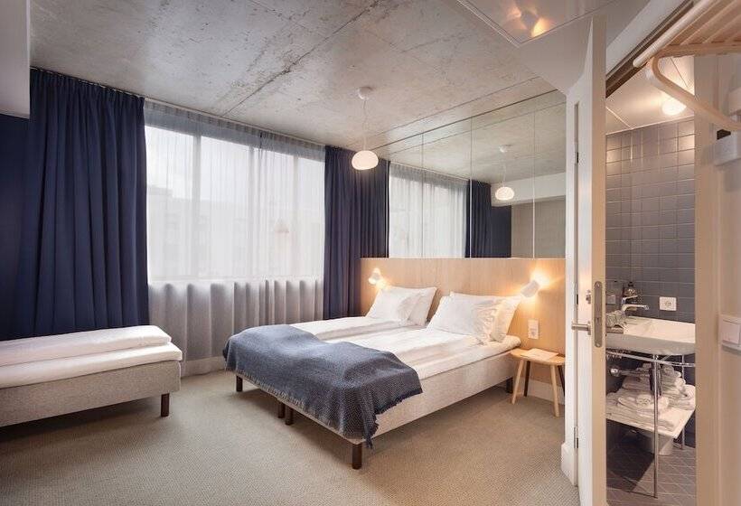 חדר סטנדרט לשלושה, Zander K