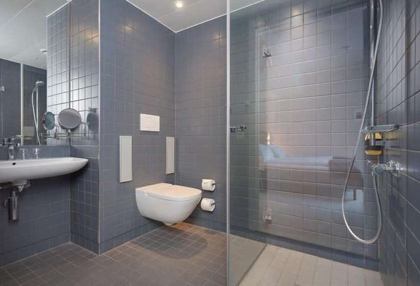 סוויטת ג'וניור, Zander K