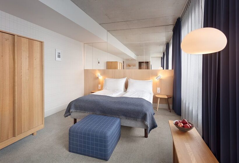 סוויטת ג'וניור, Zander K