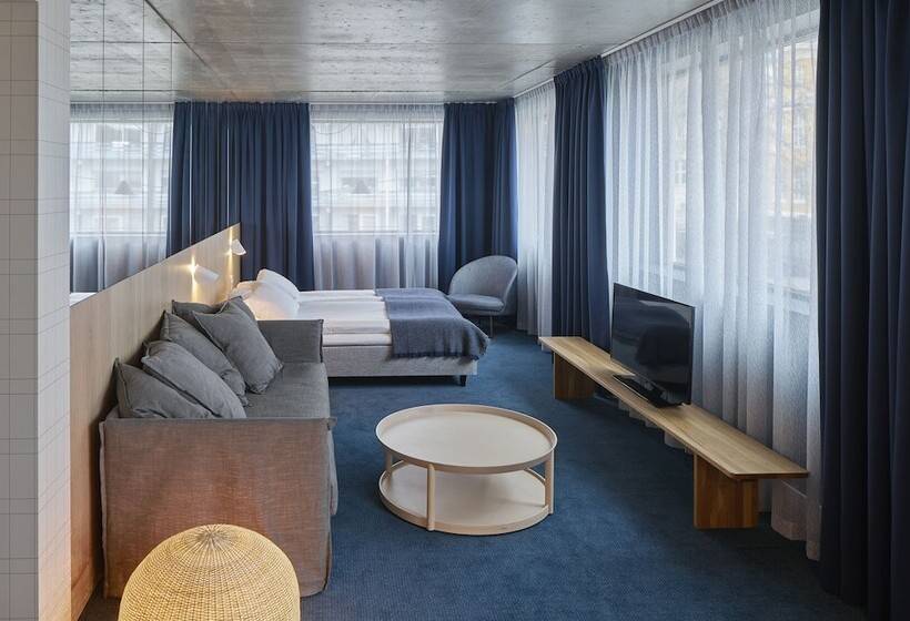 סוויטת ג'וניור, Zander K