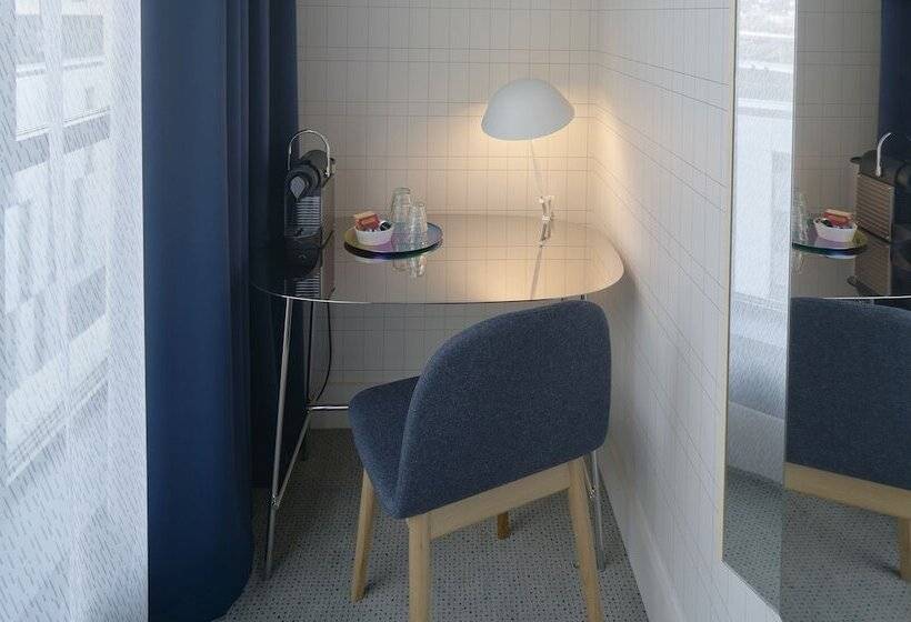 סוויטת ג'וניור, Zander K