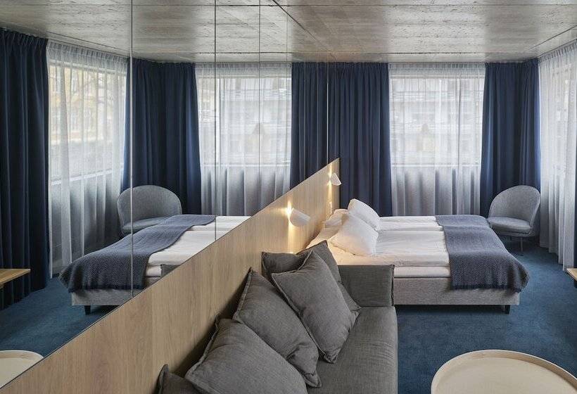 סוויטת ג'וניור, Zander K