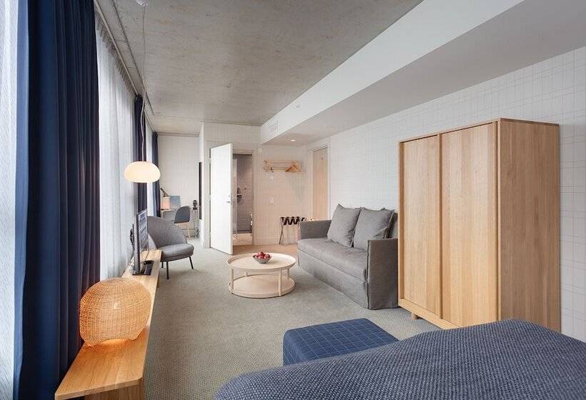 סוויטת ג'וניור, Zander K