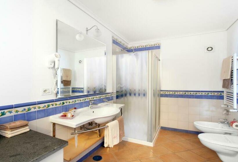 Номер Стандарт, Relais Villa Angiolina
