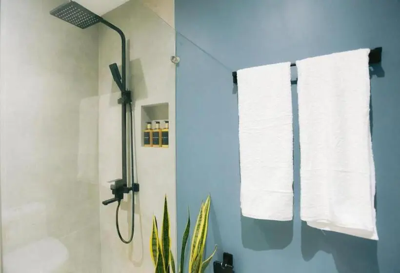 Deluxe-studio, 10 Oxford Residences