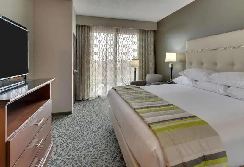 キングサイズベッドのスイートルーム, Drury Plaza Hotel Cincinnati Florence