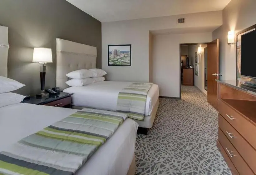 クイーンサイズベッドのスイートルーム, Drury Plaza Hotel Cincinnati Florence