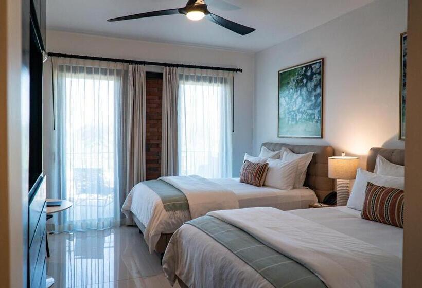 수피리어 룸, Flamboyan Hotel & Residences