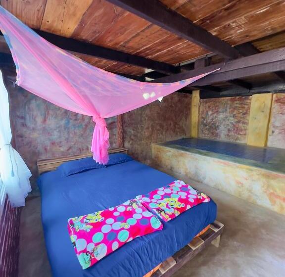 בונגלו משפחתי, Full Moon Bungalow Resort Koh Chang Ranong