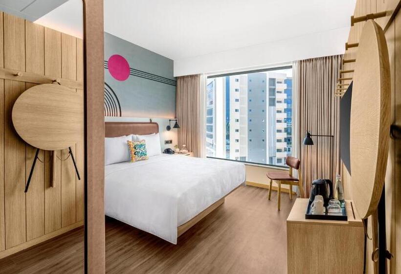 带特大床的标准间, Moxy Bengaluru Airport Prestige Tech Cloud