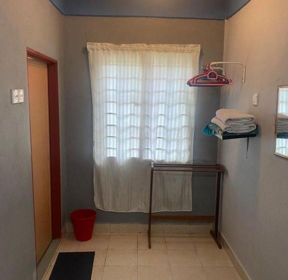 غرفة ديلوكس عائلية, Oyo 90910 Homestay D Lalang Inn