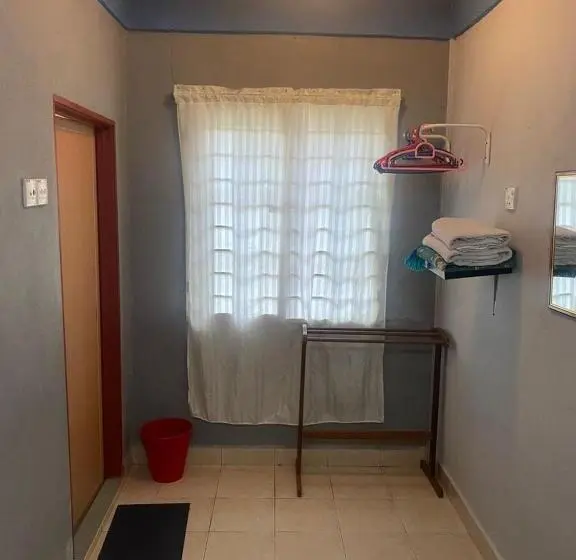 اتاق لوکس خانوادگی, Oyo 90910 Homestay D Lalang Inn