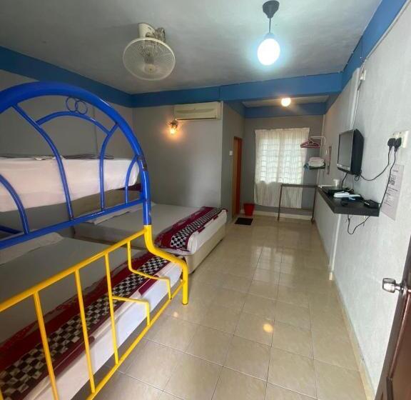 غرفة ديلوكس عائلية, Oyo 90910 Homestay D Lalang Inn