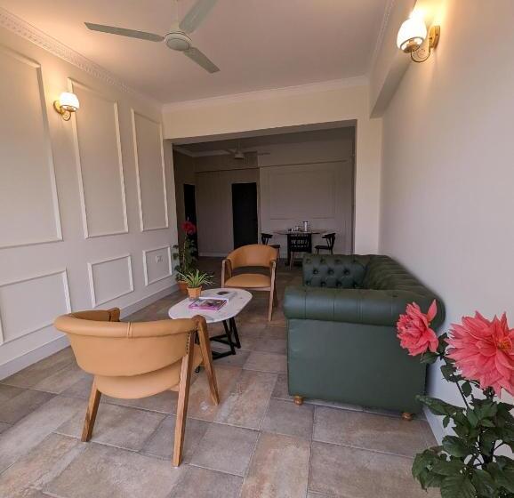 Standardrum med Balkong, Irroi Guwahati