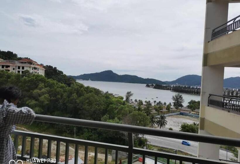 침실 1개 풀장 전망 아파트, Marina Heights Hotel 3 Bedrooms Swimming Pool View Lumut Manjung